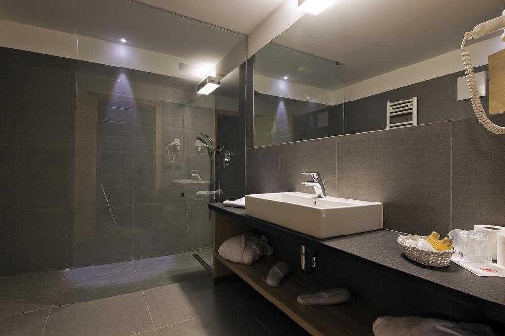 Design & Suite Hotel Ciarnadoi ヴィーゴ・ディ・ファッサ 部屋 写真