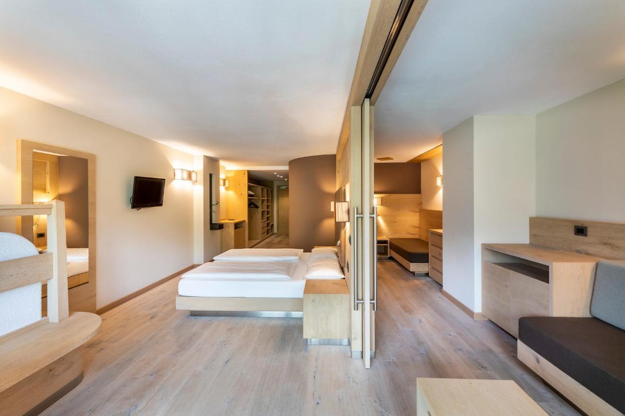 Design & Suite Hotel Ciarnadoi ヴィーゴ・ディ・ファッサ エクステリア 写真