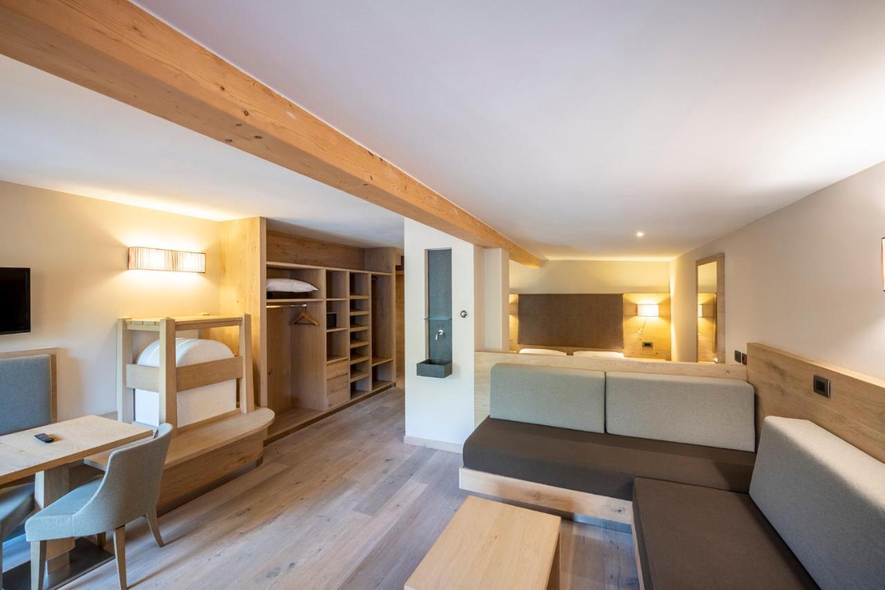 Design & Suite Hotel Ciarnadoi ヴィーゴ・ディ・ファッサ エクステリア 写真