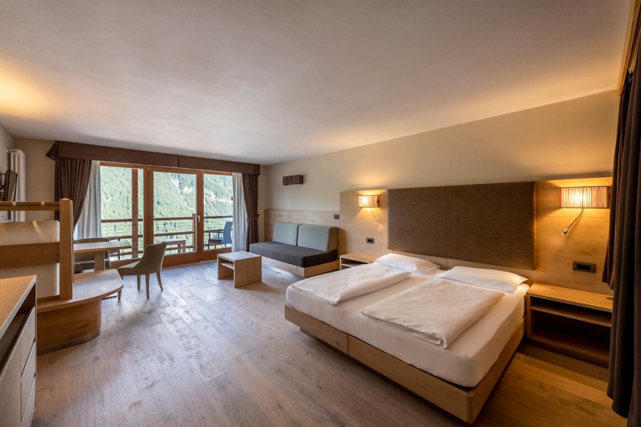 Design & Suite Hotel Ciarnadoi ヴィーゴ・ディ・ファッサ エクステリア 写真