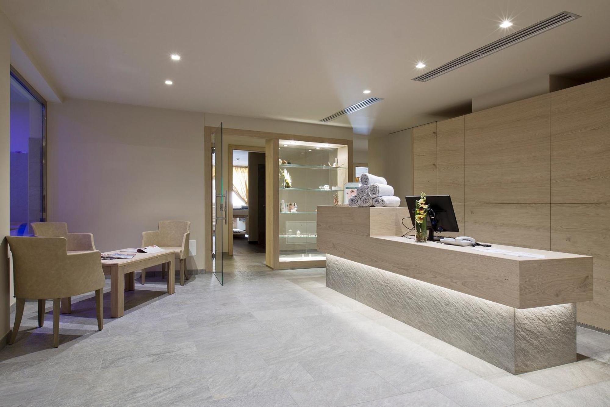 Design & Suite Hotel Ciarnadoi ヴィーゴ・ディ・ファッサ エクステリア 写真